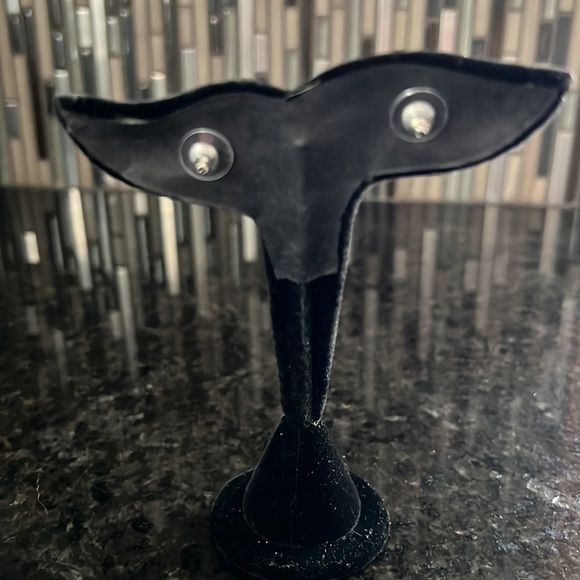 Large Crystal earrings NWOT - Picture 2 of 4